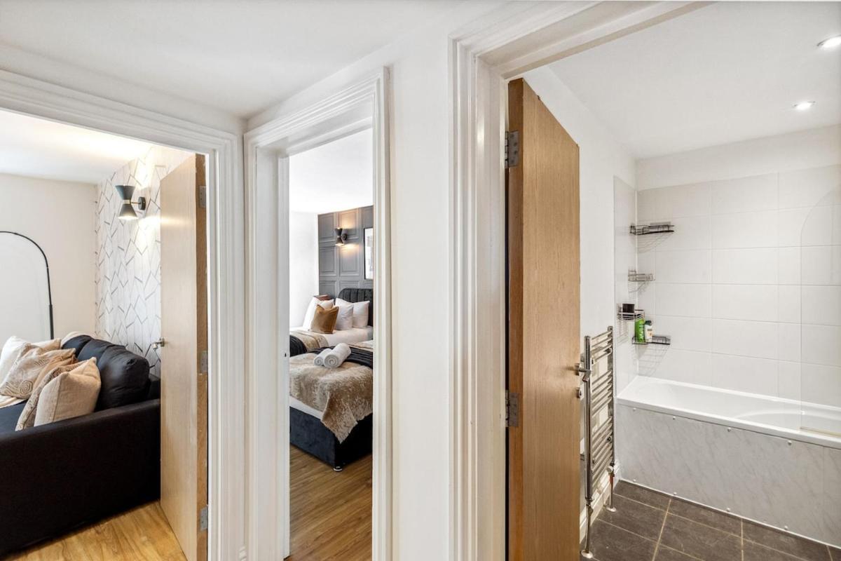 Apartment 2 Bed Next River Thames Fast Access
