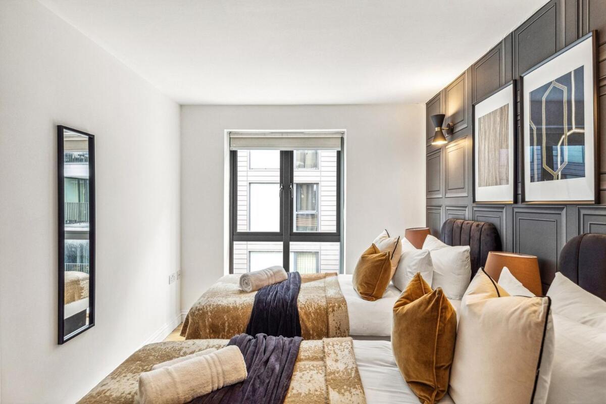 2 Bed Next River Thames Fast Access Apartment *