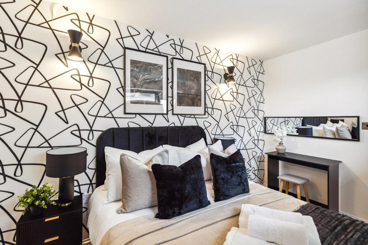 2 Bed Next River Thames Fast Access *
